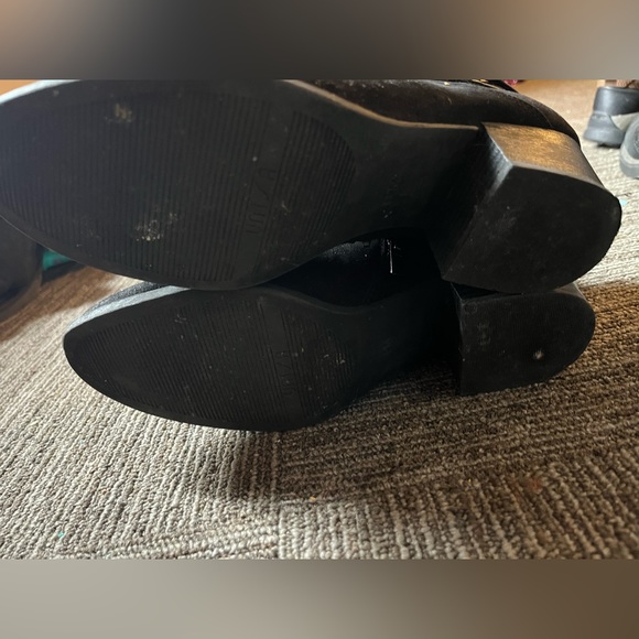 Women’s Booties Size 9 - Picture 2 of 4
